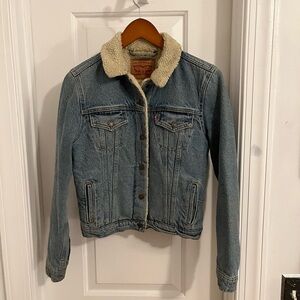 Women’s Levi’s Sherpa Truckers Jacket‎